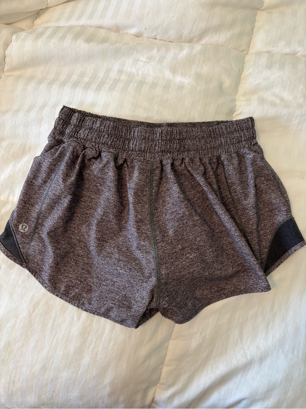 lululemon Hotty Hot Low Rise Lined Shorts 2.5” Size 6